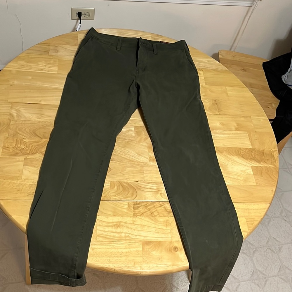 American Eagle dark green pants. Slim fit. New!